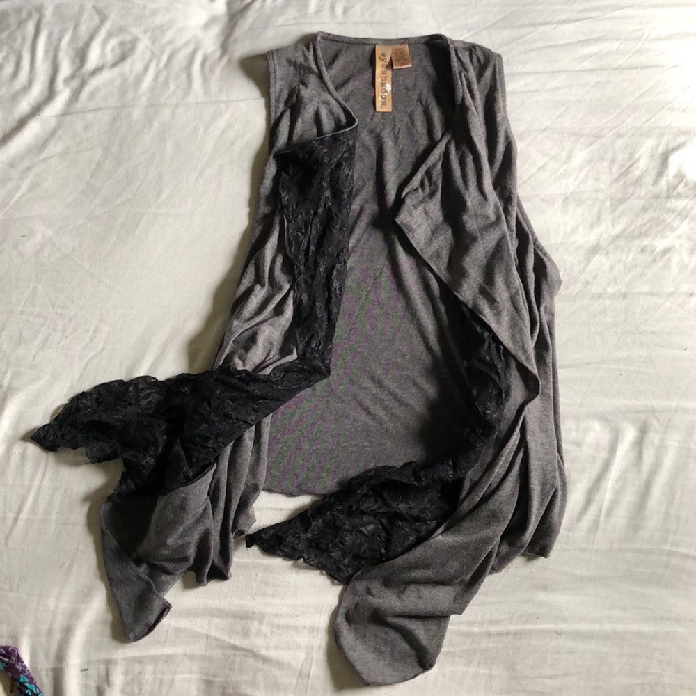 Cotton layer high low vest. Grey/black LAYERS YAS!